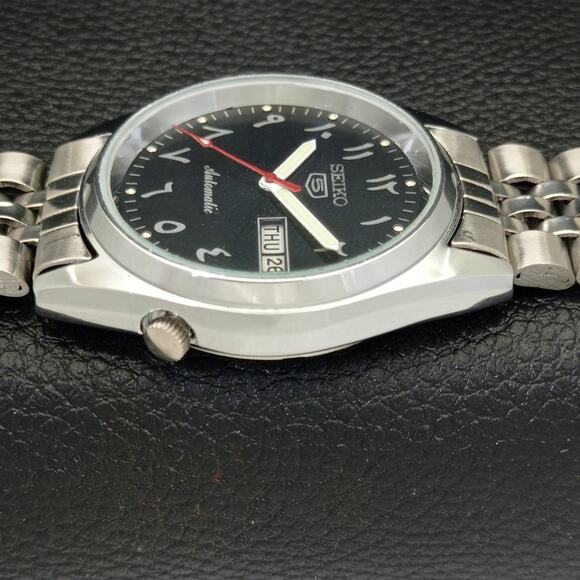 Vintage 1982 Seiko Arabic Automatic Mens Silver Watch W/daydate & Black accents - Picture 5 of 9